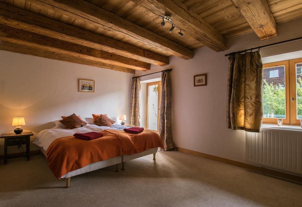 La Ferme Du Chateau Abondance Buitenkant foto
